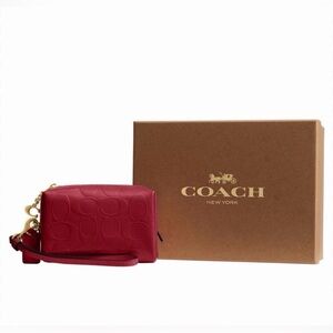 Coach Boxed Mini Cosmetic Pouch
Wristlet Patent Signature Leather
Brass/Red